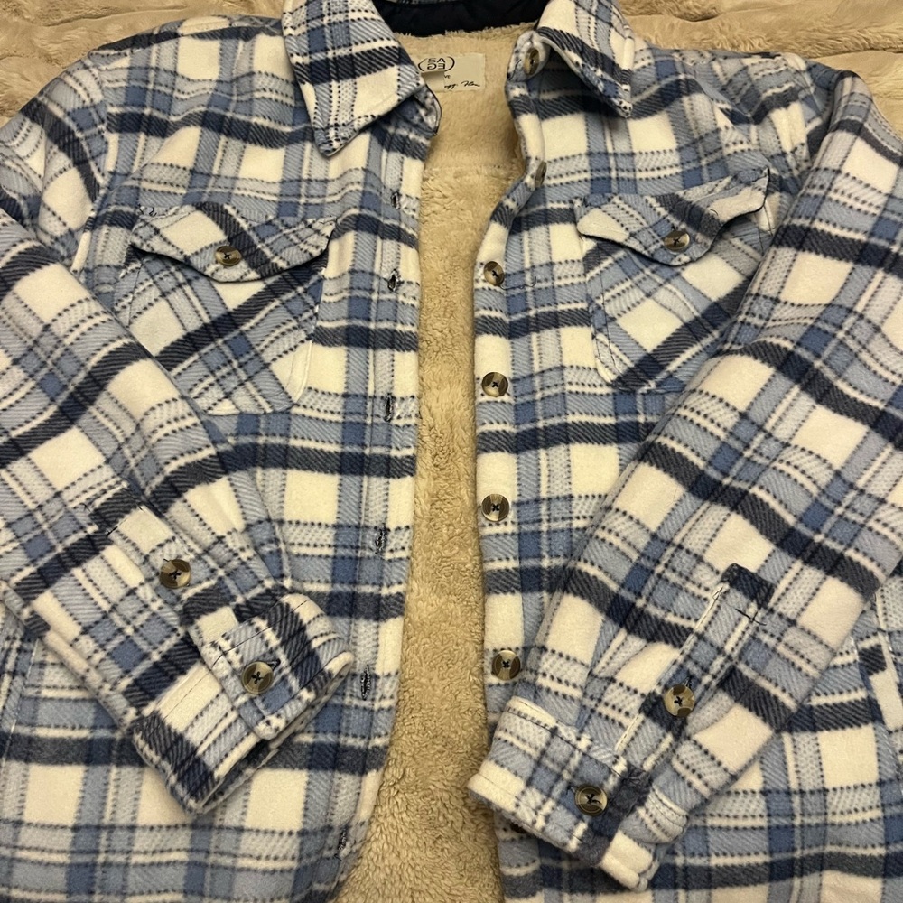 Shacket in Blue and White with Long Sleeves and Flannel Material